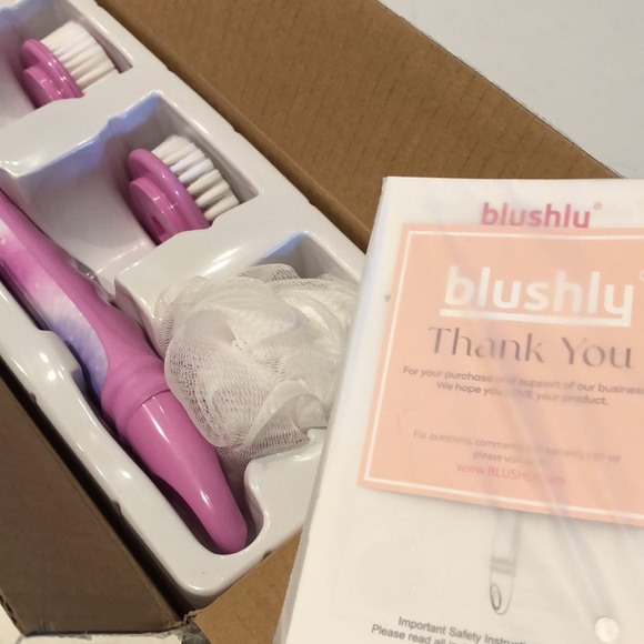 Blushly cleansing and exfoliating brush with brush heads! New original packaging - Picture 4 of 5